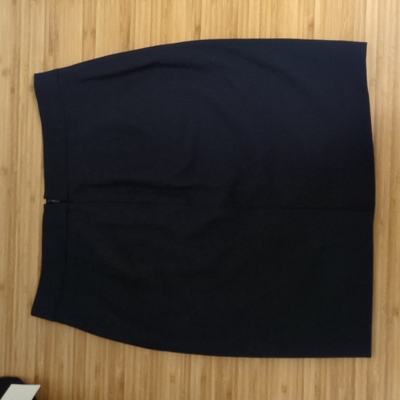 NWT Banana Republic Navy Wool Pencil Skirt – Classic & Professional - Picture 3 of 4